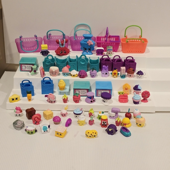 Shopkins Mini Figure and Accessories Set - Picture 1 of 10